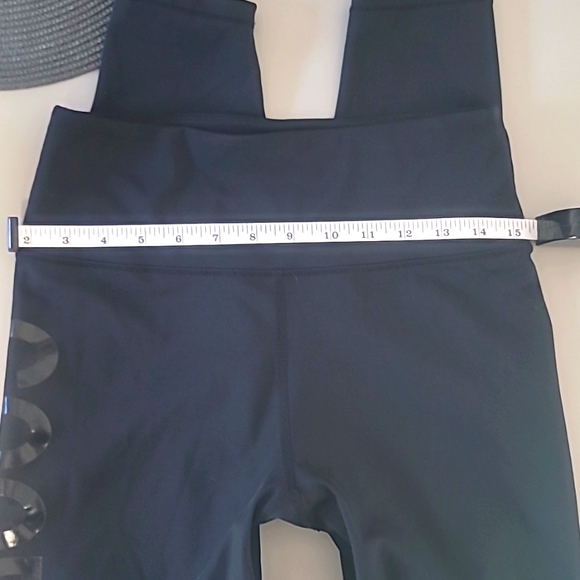 GOOD AMERICAN WORKOUT SET! SIZE TWO IS A MED IN GA - Picture 14 of 16